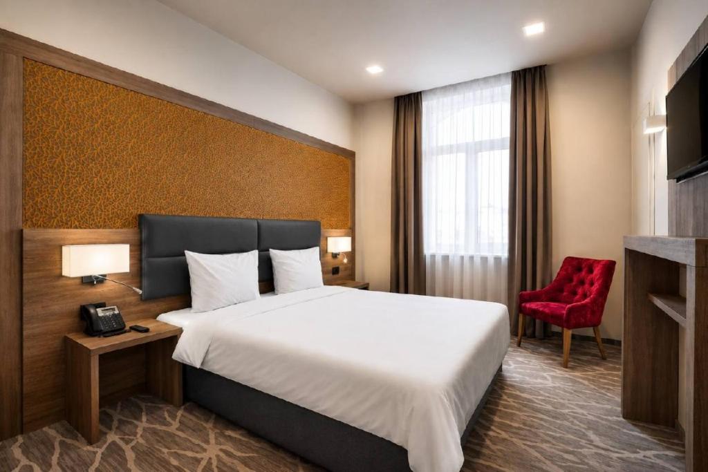 Superior Room — Greek Square View